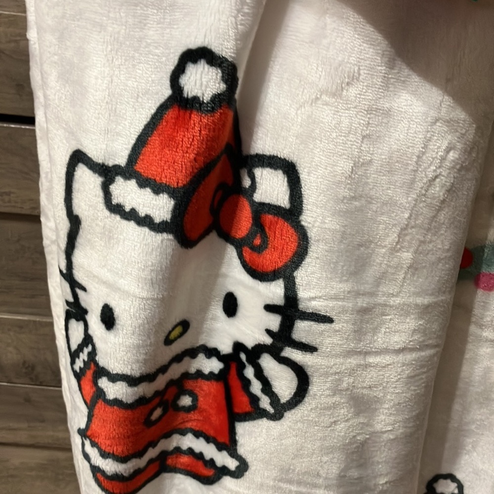 ONLY 1 LEFT! NWT 2023 HELLO KITTY PLUSH CHRISTMAS TREE CHRISTMAS THROW BLANKET - Picture 5 of 9